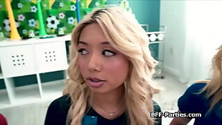 daughter and milf mom on xvideo