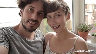 nacktes asiatisches babe und ehemann ficken in einem sexvideo
